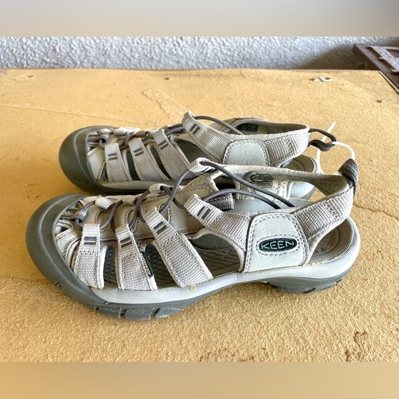 Women's 7.5 Keen Newport H2 Sandals Monochrome Safari Beige Waterproof Washable - Picture 6 of 10